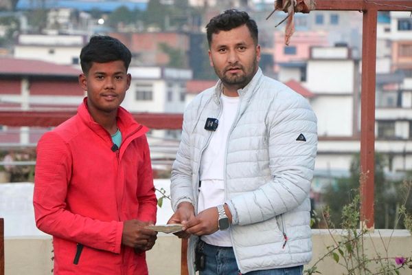 क्रिकेटर अर्जुन कुमाललाई आर्थिक सहयोग
